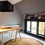 펜션 Bijzonder Stadshuis Met Diepe Moderne Tuin.