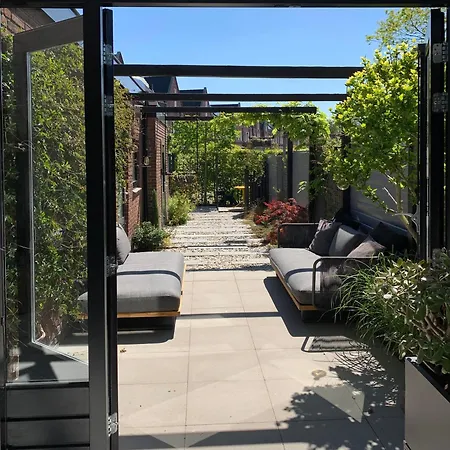 Bijzonder Stadshuis Met Diepe Moderne Tuin. 알펜안덴라인