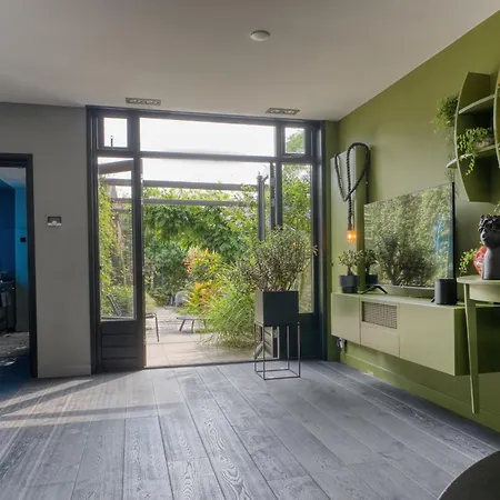 Holiday home Bijzonder Stadshuis Met Diepe Moderne Tuin. *