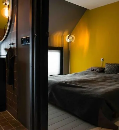 Tatil Evi Bijzonder Stadshuis Met Diepe Moderne Tuin. *