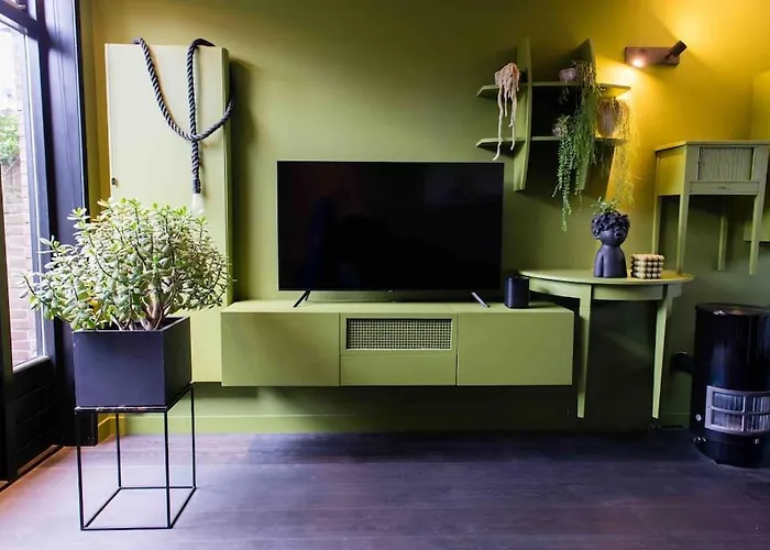 Tatil Evi Bijzonder Stadshuis Met Diepe Moderne Tuin.