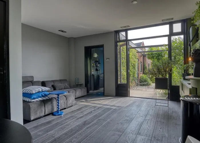 Bijzonder Stadshuis Met Diepe Moderne Tuin. Tatil Evi *