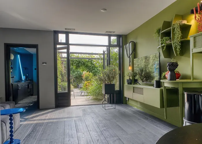 Tatil Evi Bijzonder Stadshuis Met Diepe Moderne Tuin. *