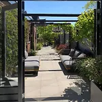 Bijzonder Stadshuis Met Diepe Moderne Tuin. * Alphen-sur-le-Rhin
