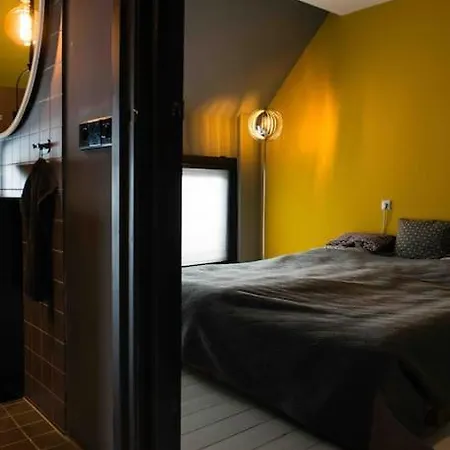 Tatil Evi Bijzonder Stadshuis Met Diepe Moderne Tuin. *