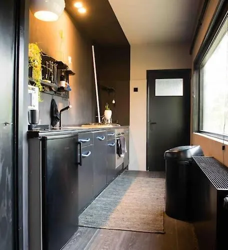 Bijzonder Stadshuis Met Diepe Moderne Tuin. Сasa de vacaciones Alphen aan den Rijn