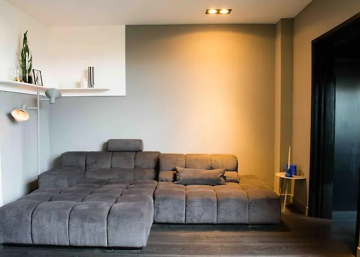 Bijzonder Stadshuis Met Diepe Moderne Tuin. *